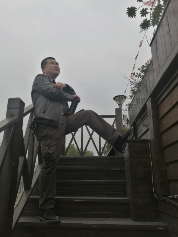 孤单背影的第一张照片--南京相亲服务中心