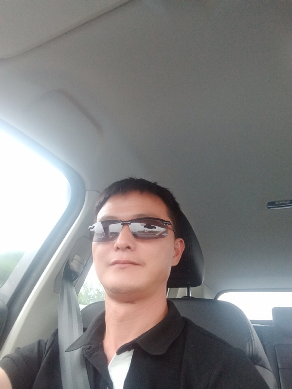 孤独的男人的第一张照片--南京相亲服务中心