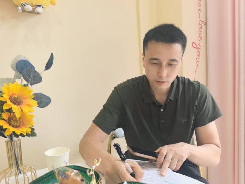 笑看一切的第二张照片--南京相亲服务中心